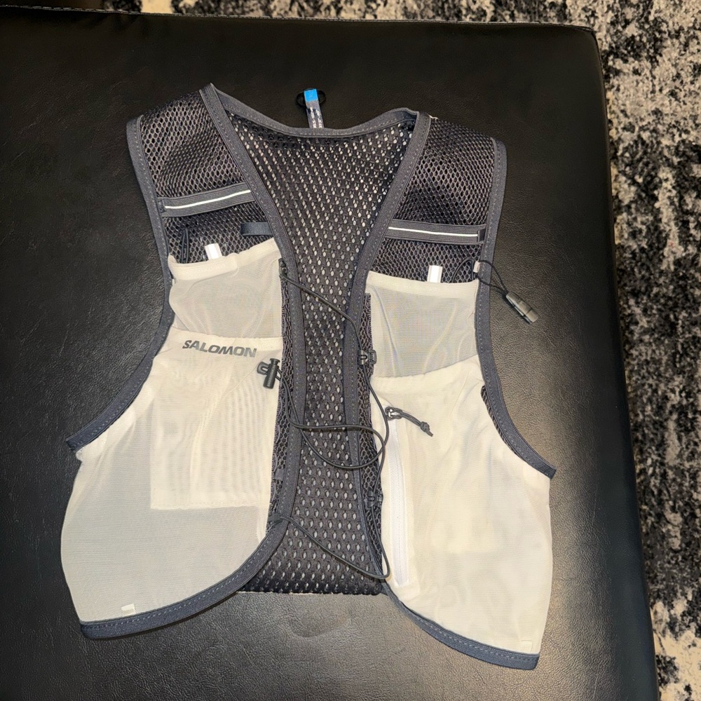 Salomon Active Skin 4 Hydration Vest in White and Charcoal Medium Unisex